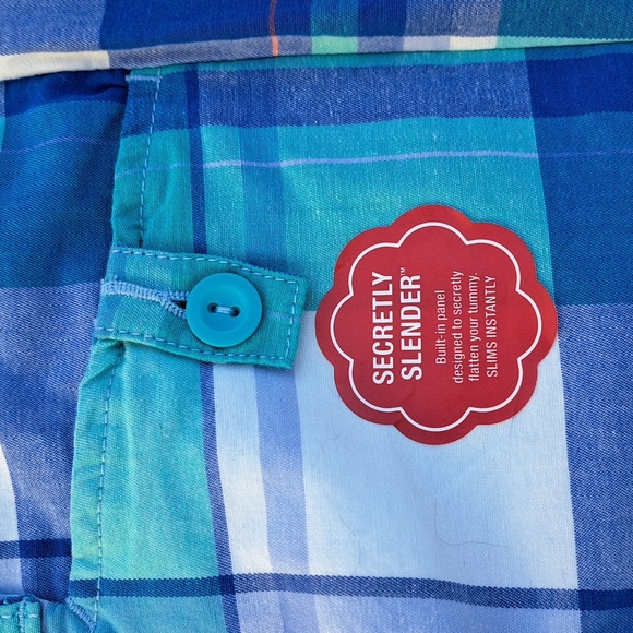 NWT St. John's Bay SECRETLY SLENDER Plaid Bermuda Shorts Womens size 10 - Picture 4 of 7